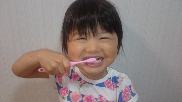 子供の歯並び悪化を予防！毎日のクセや姿勢を正すススメ