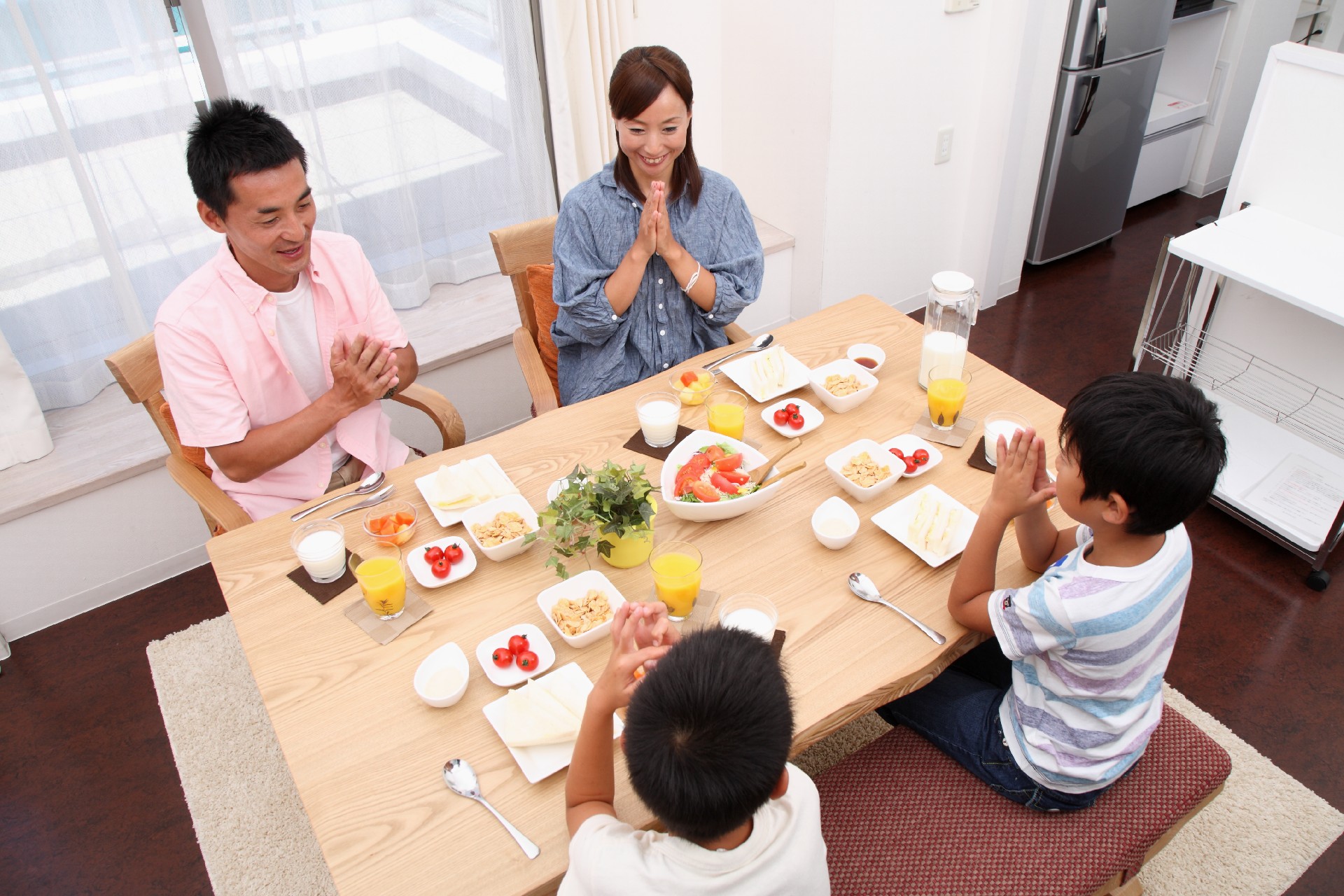 家で食事中に会話がないときどうすれば話が出来るようになるの？